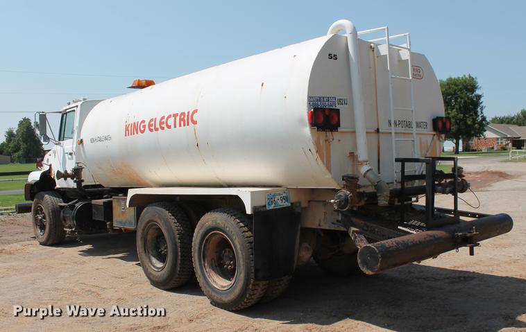 image for item DZ9995 1981 Ford LTS9000 water truck