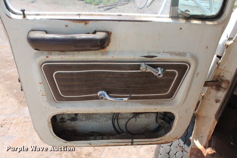 image for item DZ9995 1981 Ford LTS9000 water truck