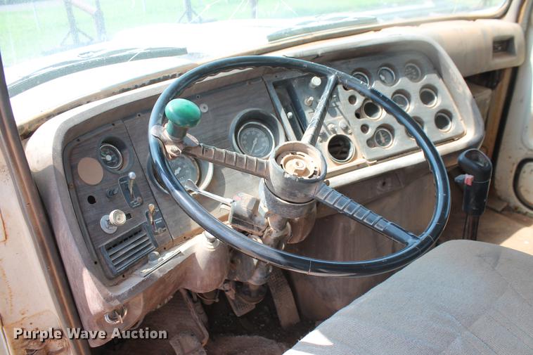 image for item DZ9995 1981 Ford LTS9000 water truck