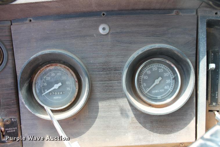 image for item DZ9995 1981 Ford LTS9000 water truck