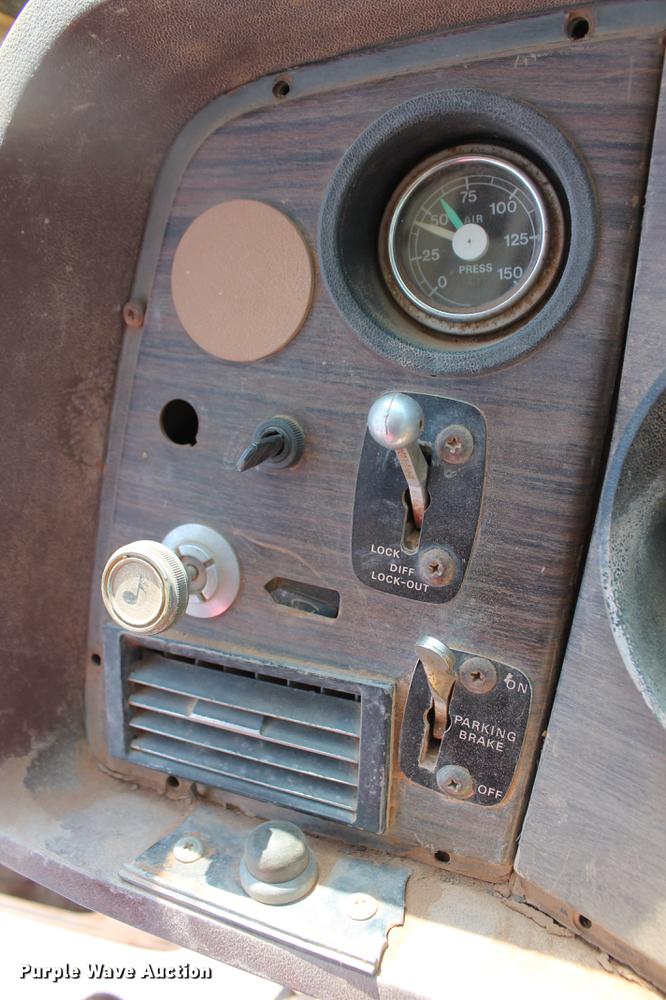 image for item DZ9995 1981 Ford LTS9000 water truck