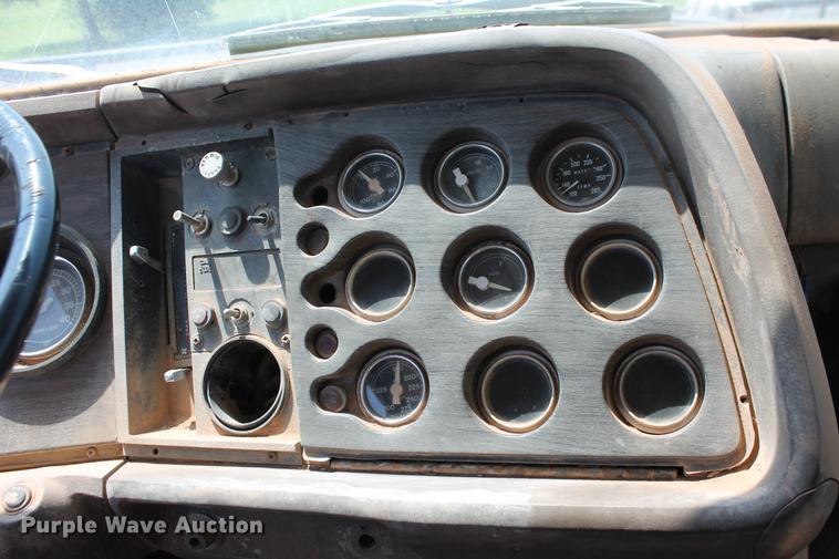 image for item DZ9995 1981 Ford LTS9000 water truck