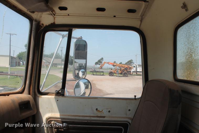 image for item DZ9995 1981 Ford LTS9000 water truck