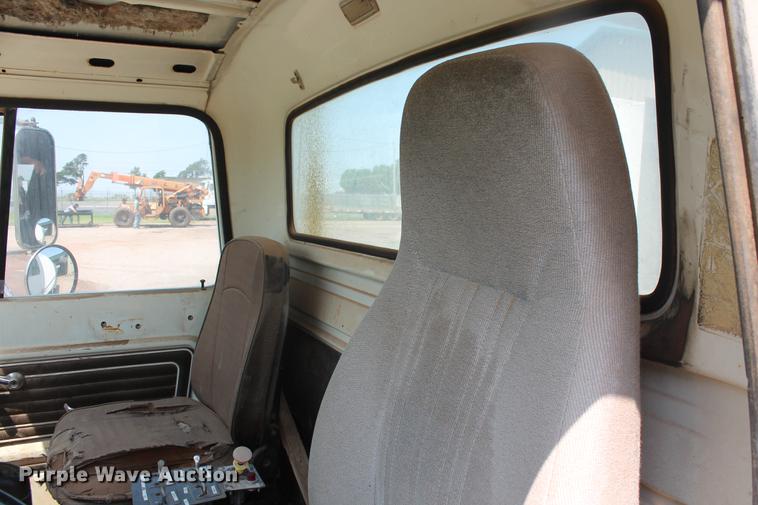 image for item DZ9995 1981 Ford LTS9000 water truck