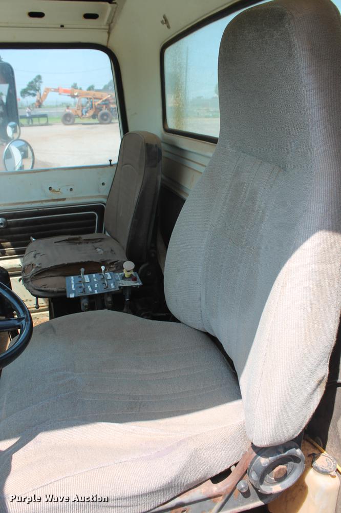 image for item DZ9995 1981 Ford LTS9000 water truck