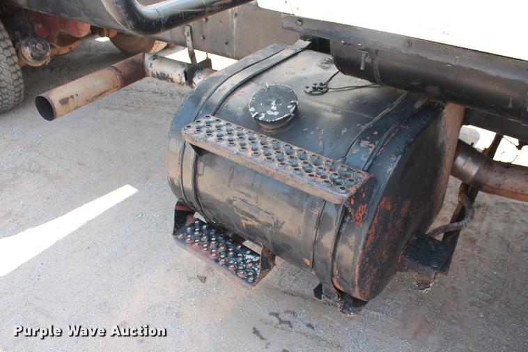 image for item DZ9995 1981 Ford LTS9000 water truck