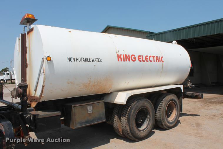 image for item DZ9995 1981 Ford LTS9000 water truck