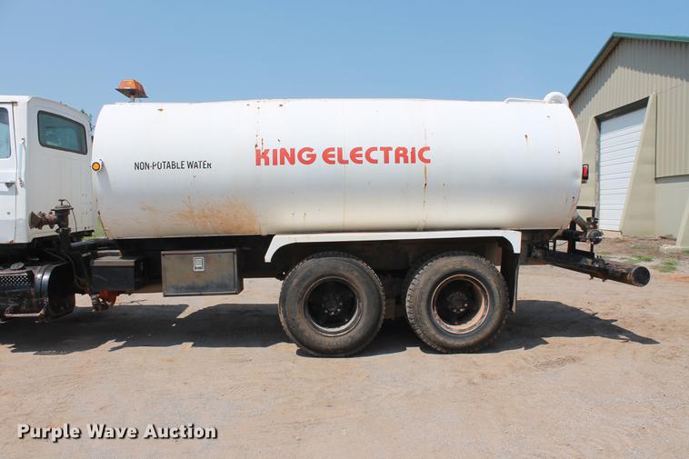 image for item DZ9995 1981 Ford LTS9000 water truck