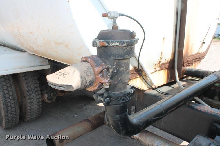 image for item DZ9995 1981 Ford LTS9000 water truck