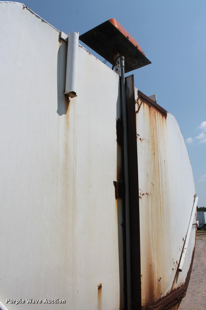 image for item DZ9995 1981 Ford LTS9000 water truck