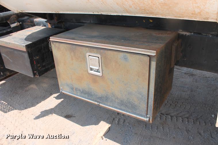 image for item DZ9995 1981 Ford LTS9000 water truck