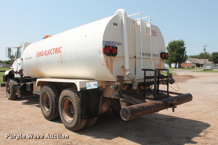 image for item DZ9995 1981 Ford LTS9000 water truck