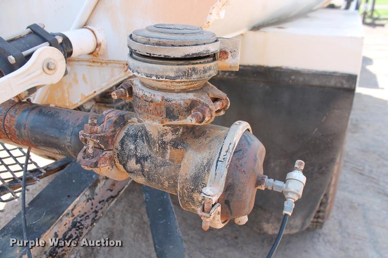 image for item DZ9995 1981 Ford LTS9000 water truck