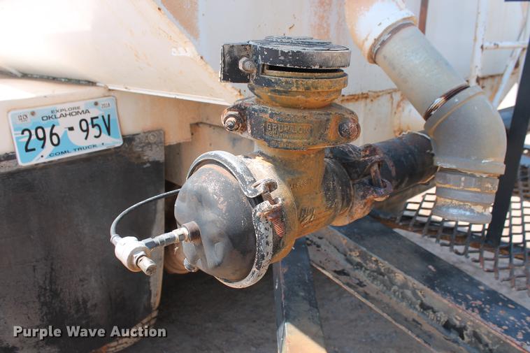 image for item DZ9995 1981 Ford LTS9000 water truck