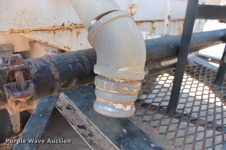 image for item DZ9995 1981 Ford LTS9000 water truck