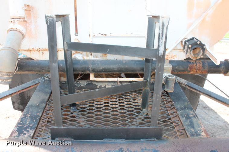 image for item DZ9995 1981 Ford LTS9000 water truck