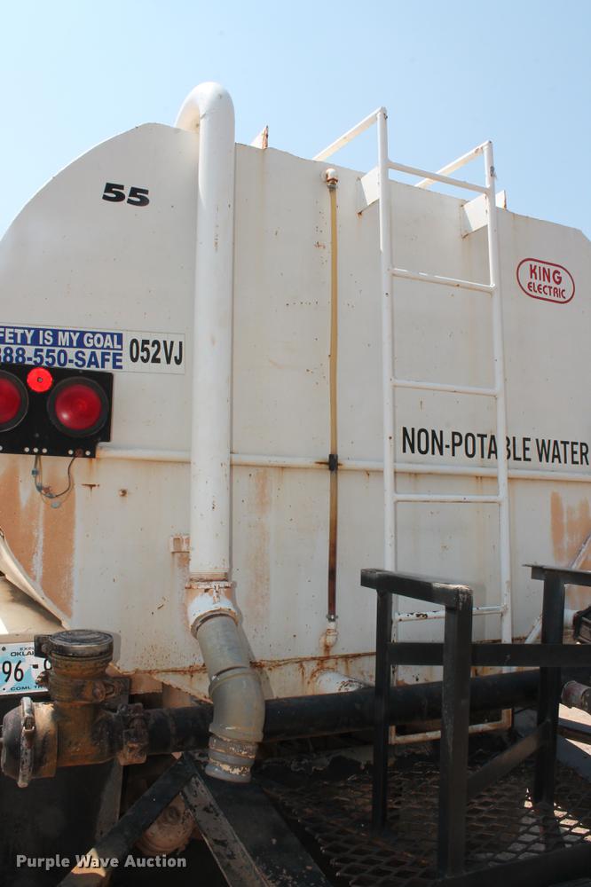 image for item DZ9995 1981 Ford LTS9000 water truck