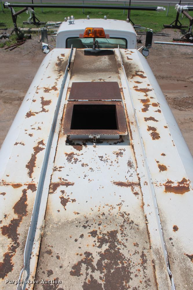 image for item DZ9995 1981 Ford LTS9000 water truck