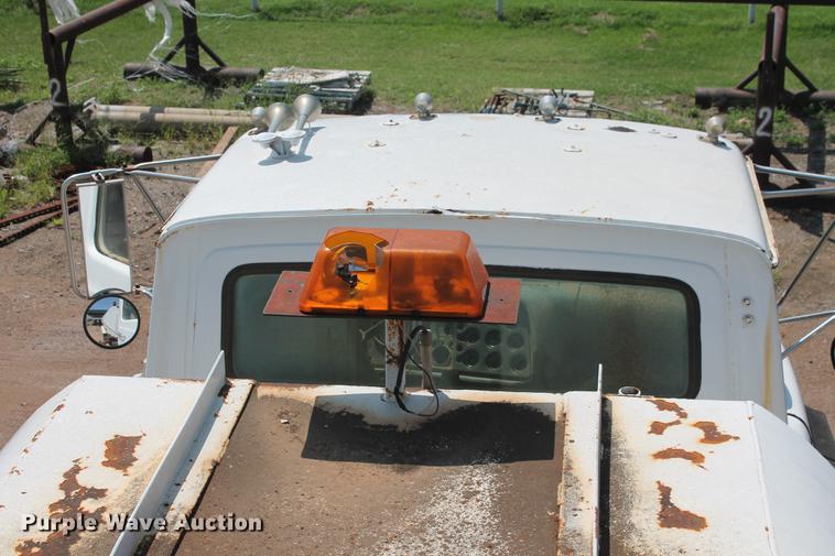 image for item DZ9995 1981 Ford LTS9000 water truck