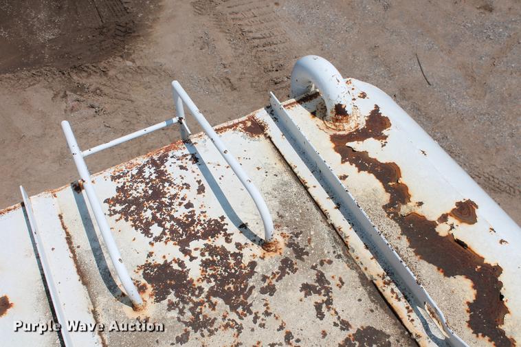 image for item DZ9995 1981 Ford LTS9000 water truck