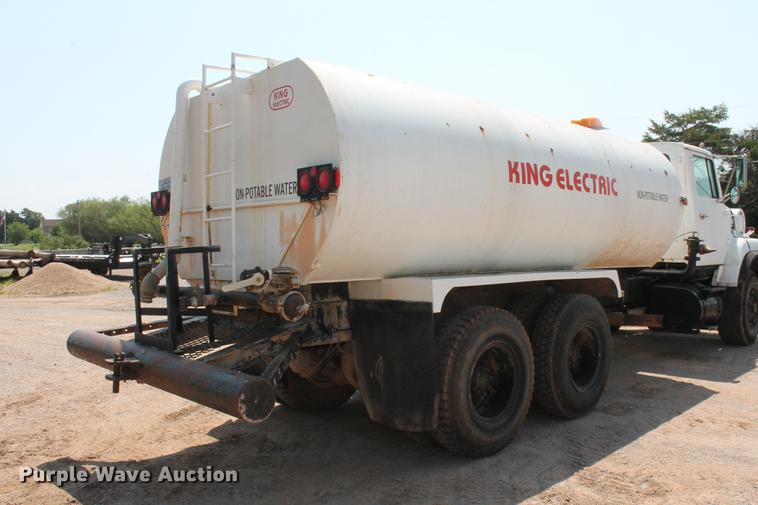 image for item DZ9995 1981 Ford LTS9000 water truck