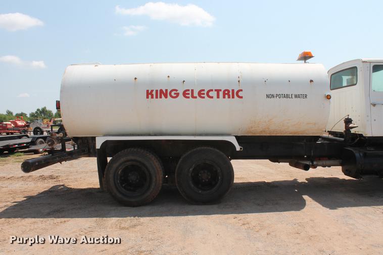 image for item DZ9995 1981 Ford LTS9000 water truck