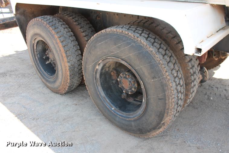 image for item DZ9995 1981 Ford LTS9000 water truck