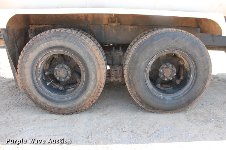 image for item DZ9995 1981 Ford LTS9000 water truck