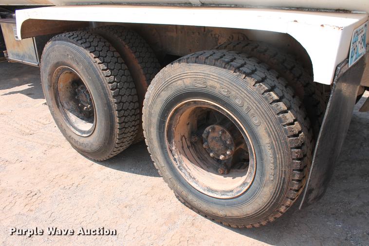 image for item DZ9995 1981 Ford LTS9000 water truck