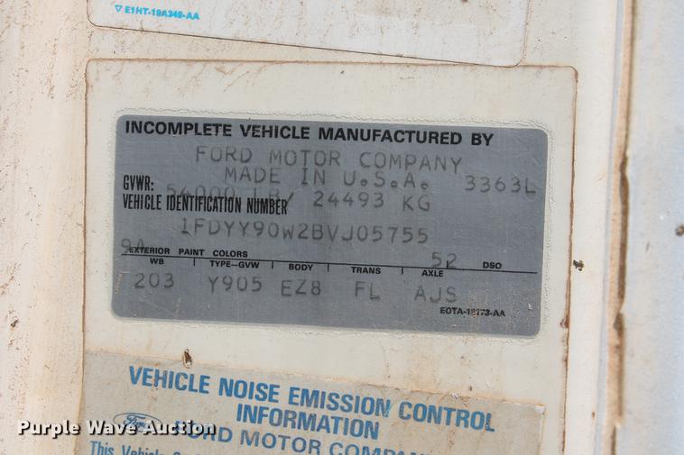 image for item DZ9995 1981 Ford LTS9000 water truck