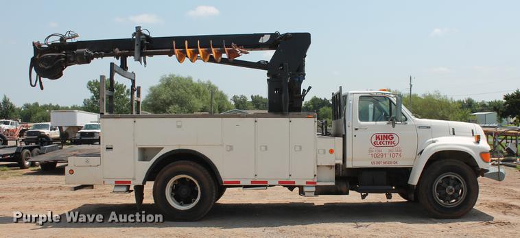 image for item DZ9997 1996 Ford F800 digger derrick truck
