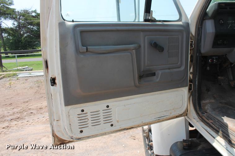 image for item DZ9997 1996 Ford F800 digger derrick truck