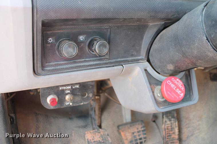 image for item DZ9997 1996 Ford F800 digger derrick truck