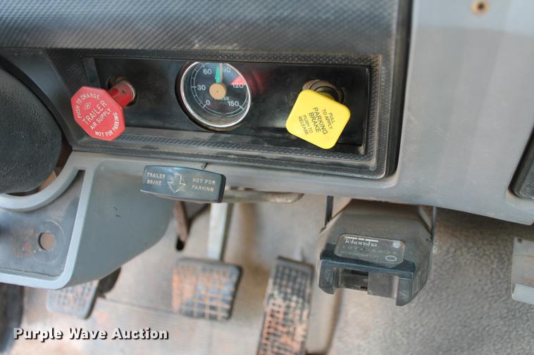 image for item DZ9997 1996 Ford F800 digger derrick truck