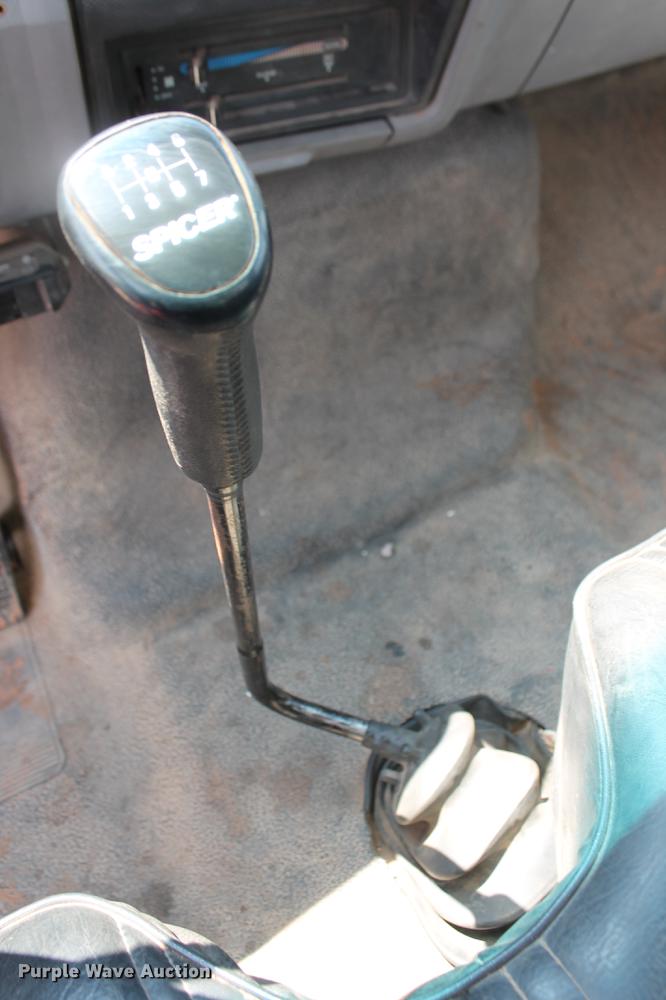 image for item DZ9997 1996 Ford F800 digger derrick truck