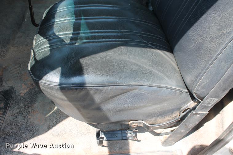 image for item DZ9997 1996 Ford F800 digger derrick truck