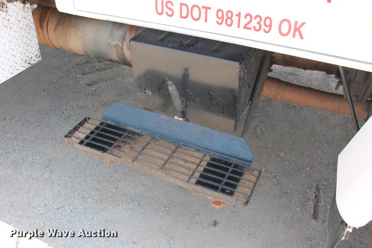 image for item DZ9997 1996 Ford F800 digger derrick truck