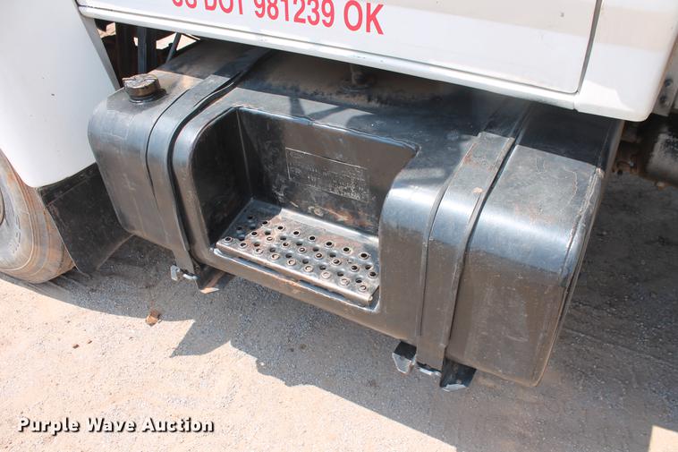 image for item DZ9997 1996 Ford F800 digger derrick truck