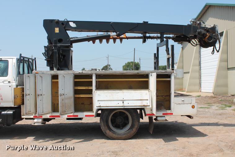 image for item DZ9997 1996 Ford F800 digger derrick truck