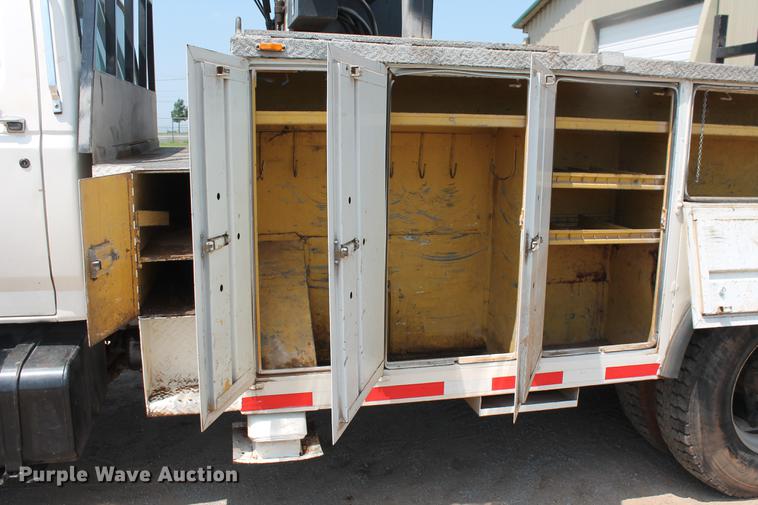 image for item DZ9997 1996 Ford F800 digger derrick truck