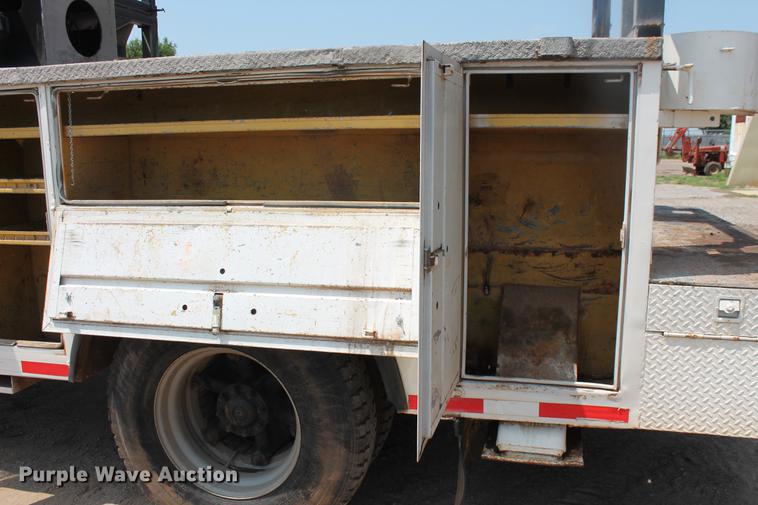 image for item DZ9997 1996 Ford F800 digger derrick truck