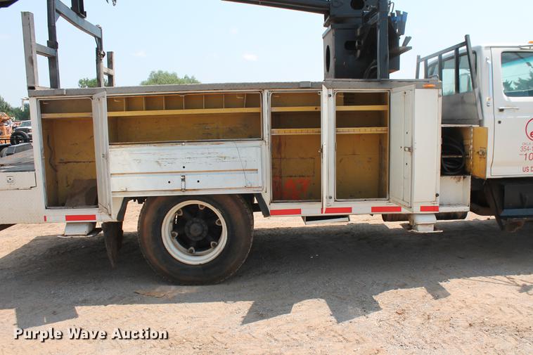 image for item DZ9997 1996 Ford F800 digger derrick truck