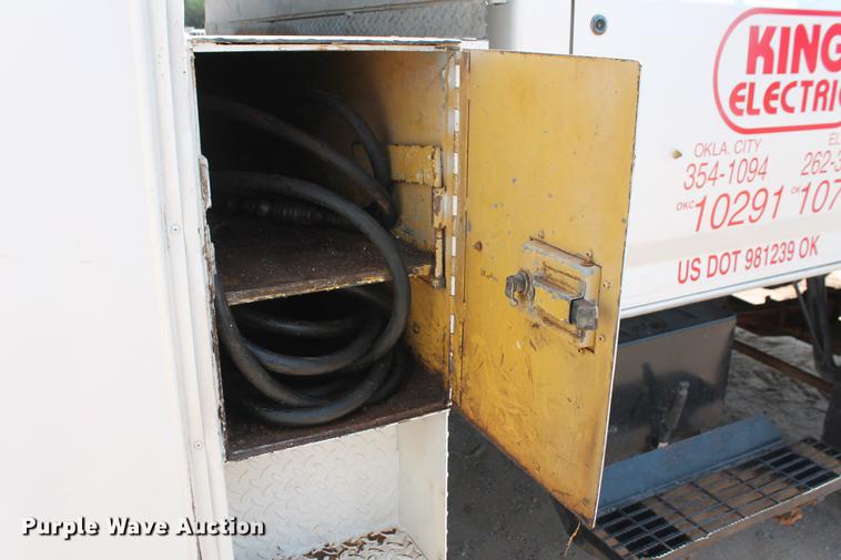 image for item DZ9997 1996 Ford F800 digger derrick truck