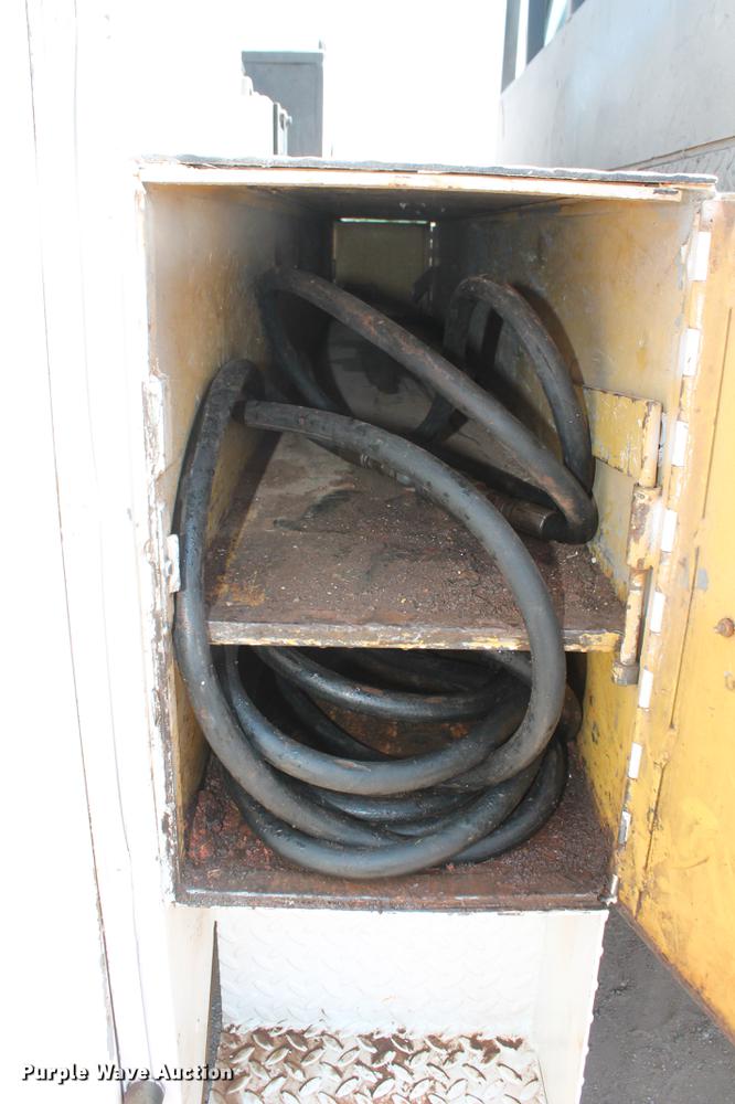 image for item DZ9997 1996 Ford F800 digger derrick truck