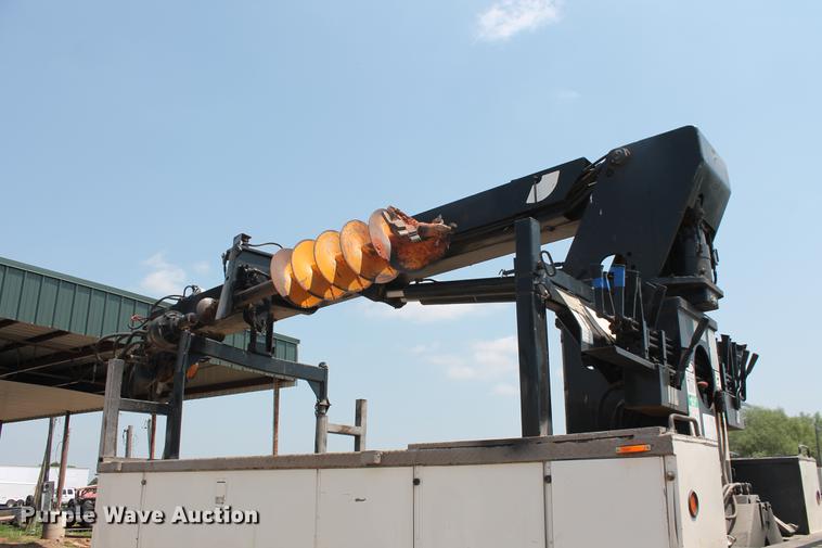 image for item DZ9997 1996 Ford F800 digger derrick truck