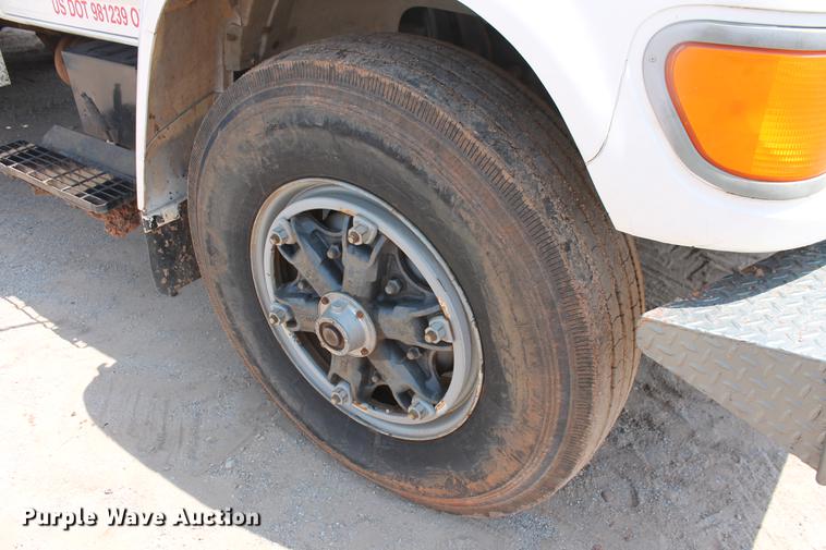 image for item DZ9997 1996 Ford F800 digger derrick truck