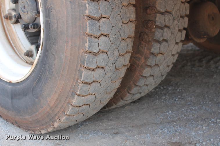 image for item DZ9997 1996 Ford F800 digger derrick truck