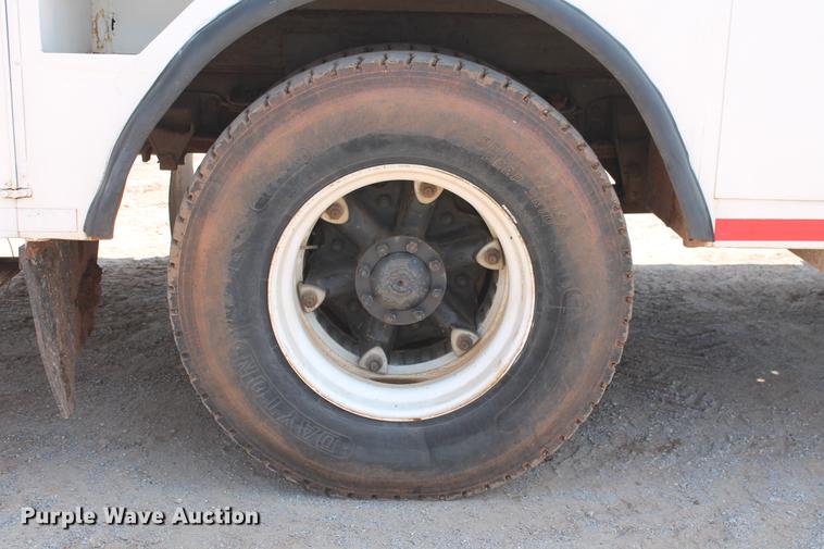 image for item DZ9997 1996 Ford F800 digger derrick truck