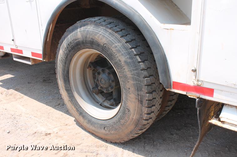 image for item DZ9997 1996 Ford F800 digger derrick truck