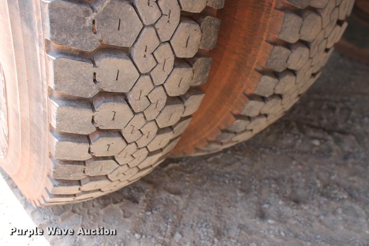 image for item DZ9997 1996 Ford F800 digger derrick truck